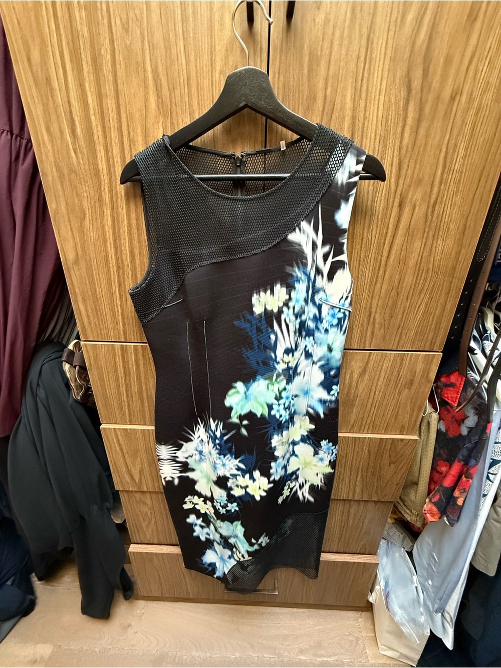Elie Tahari Black Floral Mesh Sheath Dress Size 10 Style E208E605